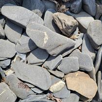 Flat pebbles zwart 30-60mm in midibag 0,7m³ (ca.1000kg) (incl. brandstoftoeslag)