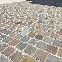 <p>SB-24861&nbsp;natuursteen klinker bekapt ca. 14x14x7-9cm ★★☆☆☆</p>