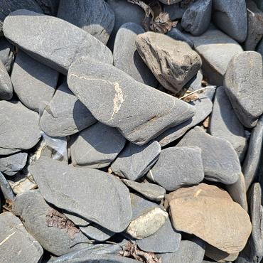 Flat pebbles zwart 30-60mm in bigbag 1m³ (ca.1500kg) (incl. brandstoftoeslag)
