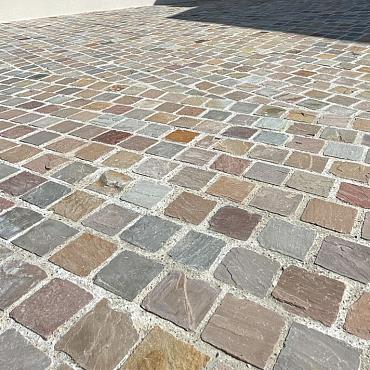 <p>SB-24861&nbsp;natuursteen klinker bekapt ca. 14x14x7-9cm ★★☆☆☆</p>