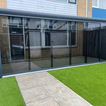 Glazen schuifwand compleet - getint glas